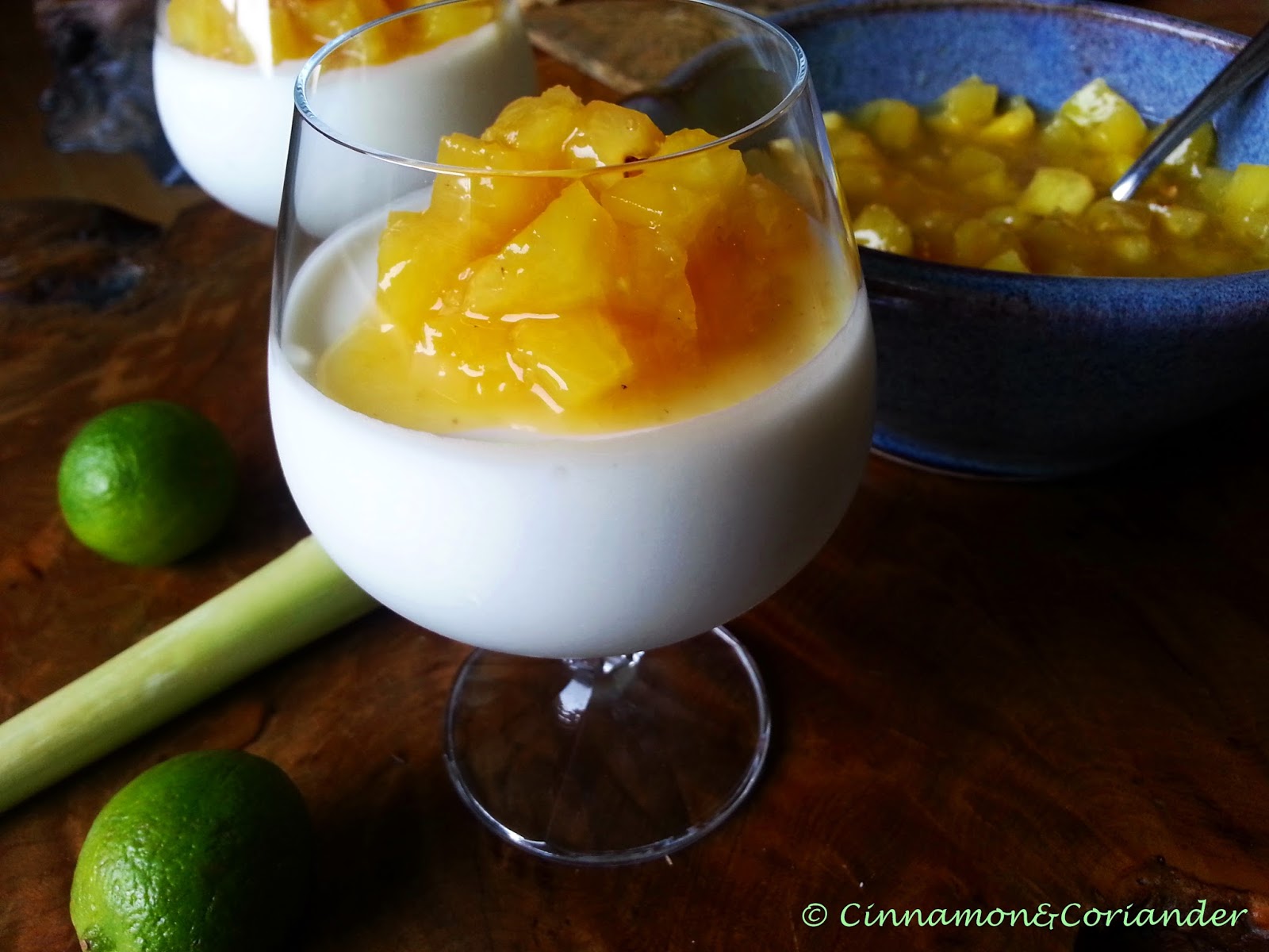 Kokos Limetten Mousse mit Thai Ananas Kompott