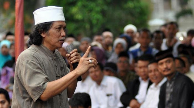 Cak Nun Ungkap Kenapa Dirinya Tak Pernah Mau Diundang Presiden ke Istana: Hina Saya kalau ke Sana Cak Nun Ungkap Kenapa Dirinya Tak Pernah Mau Diundang Presiden ke Istana: Hina Saya kalau ke Sana
