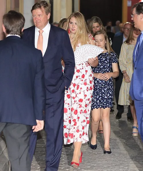 Queen Maxima wore Johanna Ortiz Melodias Salvajes front slit floral print silk dress. Princesses Catharina-Amalia, Alexia and Ariane