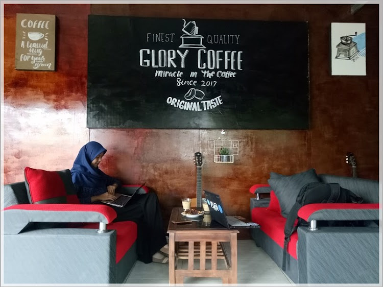 Glory Coffee Purwokerto: Ngopi Nyaman dan Produktif
