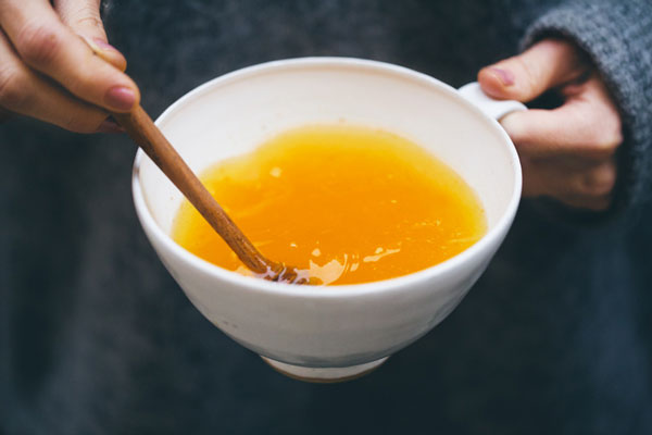 Cách làm trắng da thật kì diệu với mật ong Cách làm trắng da thật kì diệu với mật ong