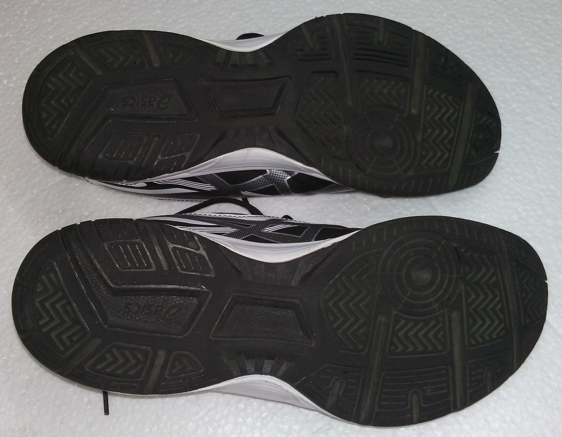 kasut badminton asics