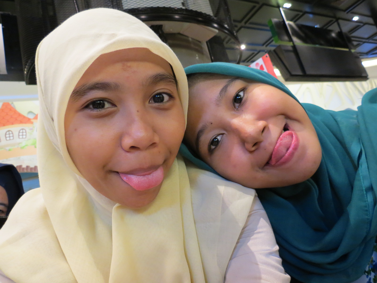 Sister time. Милли шапиро возраст. Sister time. Сестер тайм. Сестер тайм.