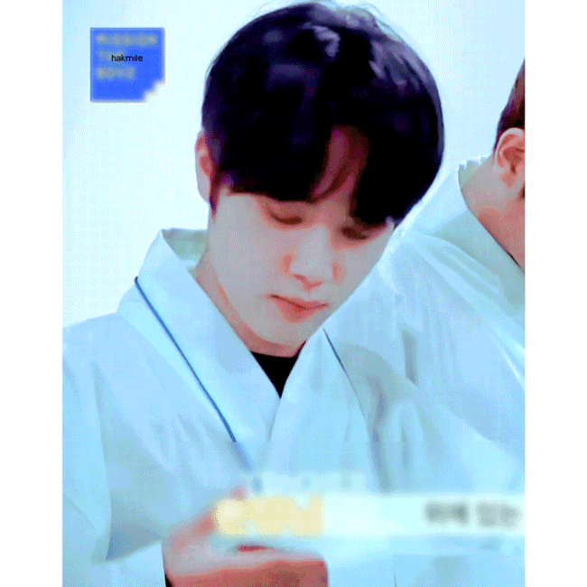 아투 앞두고 예절 공부한 더보이즈.gif | 인스티즈