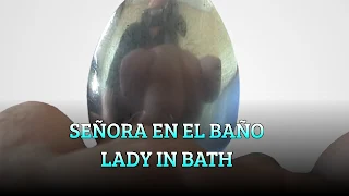 Señora en el baño, CURVED MIRROR, Lady in bath