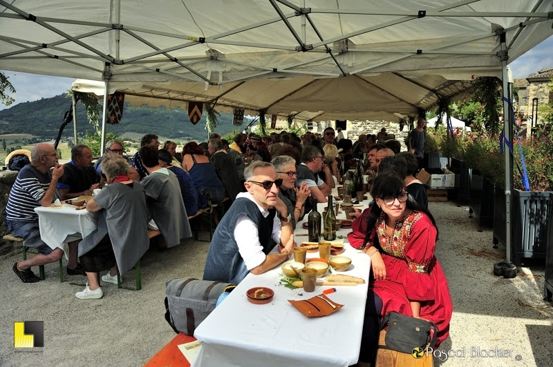 repas médiéval à saint vincent de barres 2016 photo Pascal Blachier