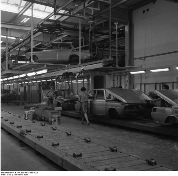 Early BMW Factory Photos