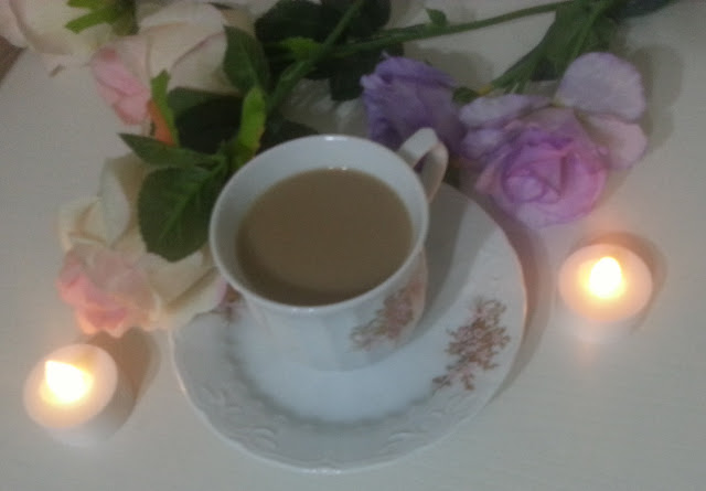 Yor(m)uyorum Nescafe Gold "Kafeinsiz" 1 Kitap 1 Şiir1 Müzik