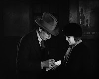 Кадр из фильма Чарли Чаплина "Парижанка" (1923) - 1