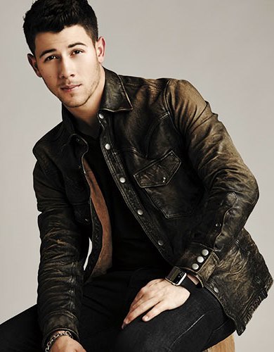 Nick Jonas Foto de Nick Jonas con nuevo look