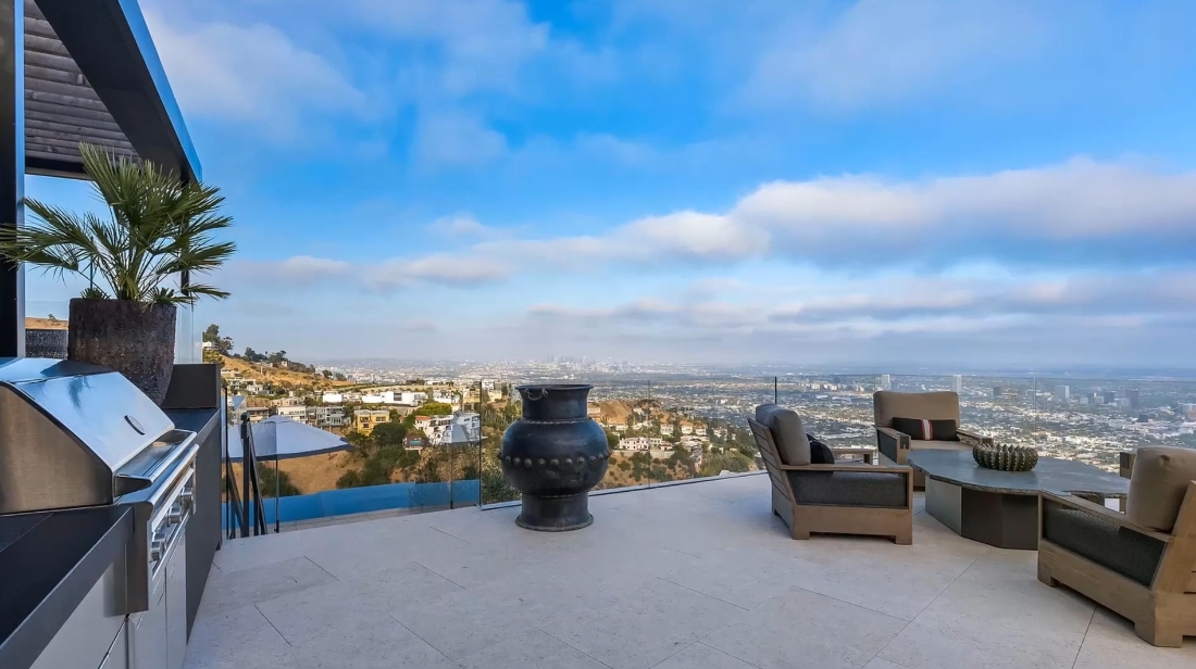 31 Interior Design Photos vs. 1616 Blue Jay Way, Los Angeles Luxury Home Tour