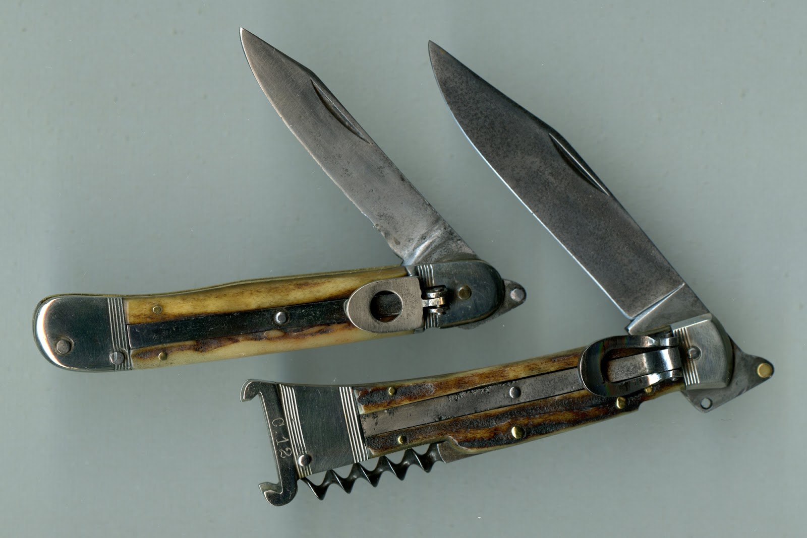 Самые древние ножи. Нож складной Solingen 1940. German Messer нож складной. Нож перочинный German Messer. Старый складной нож g. k. s. Solingen 2 лезвия.
