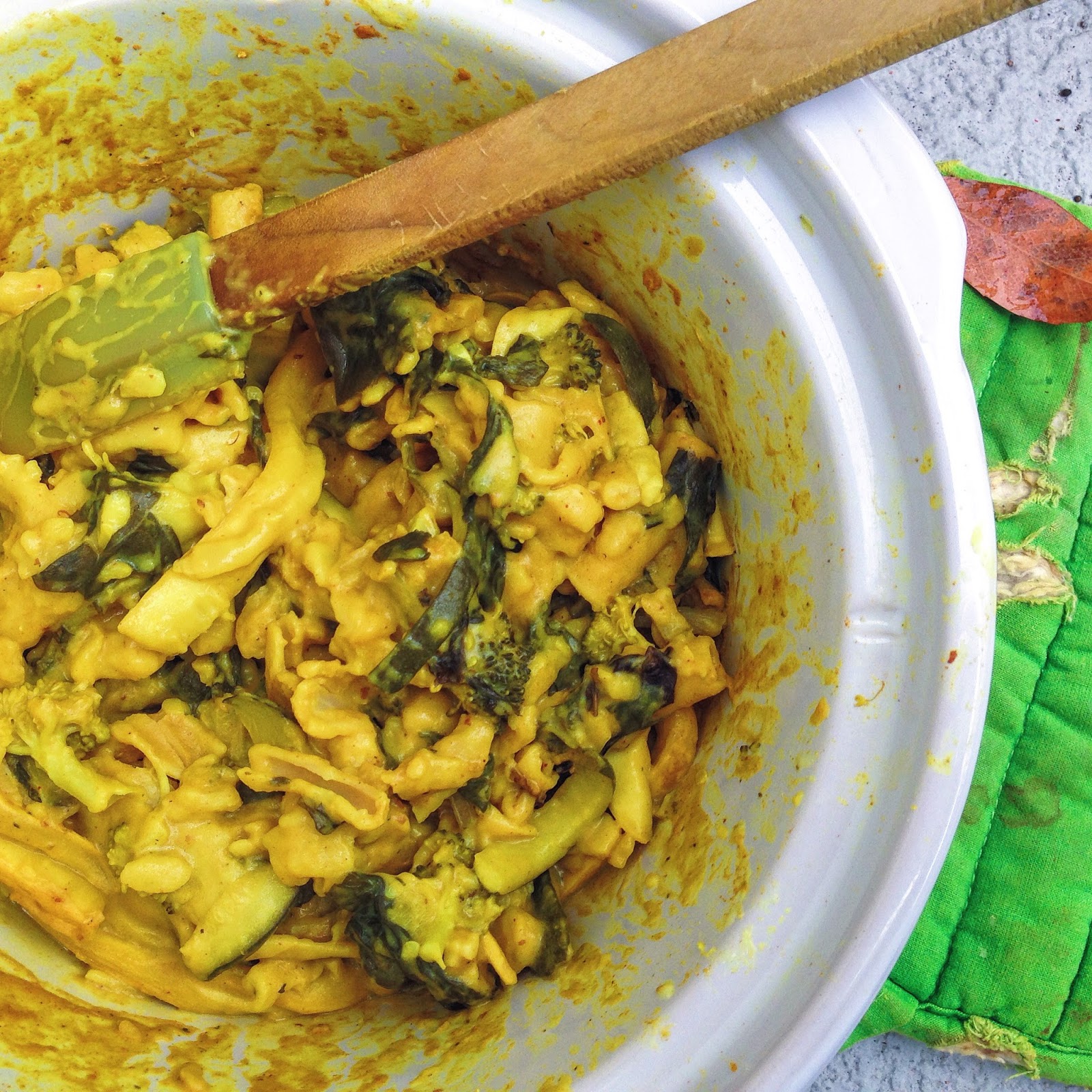 Secretly SuperfoodPacked Slow Cooker Mac And Cheese (Gluten Free, Vegan)