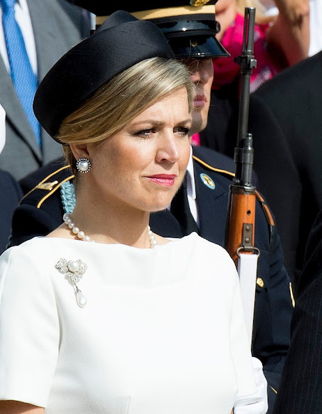 King Willem-Alexander and Queen Maxima of the Netherlands placed a wreath at the Tomb of the Unknowns at Arlington National Cemetery