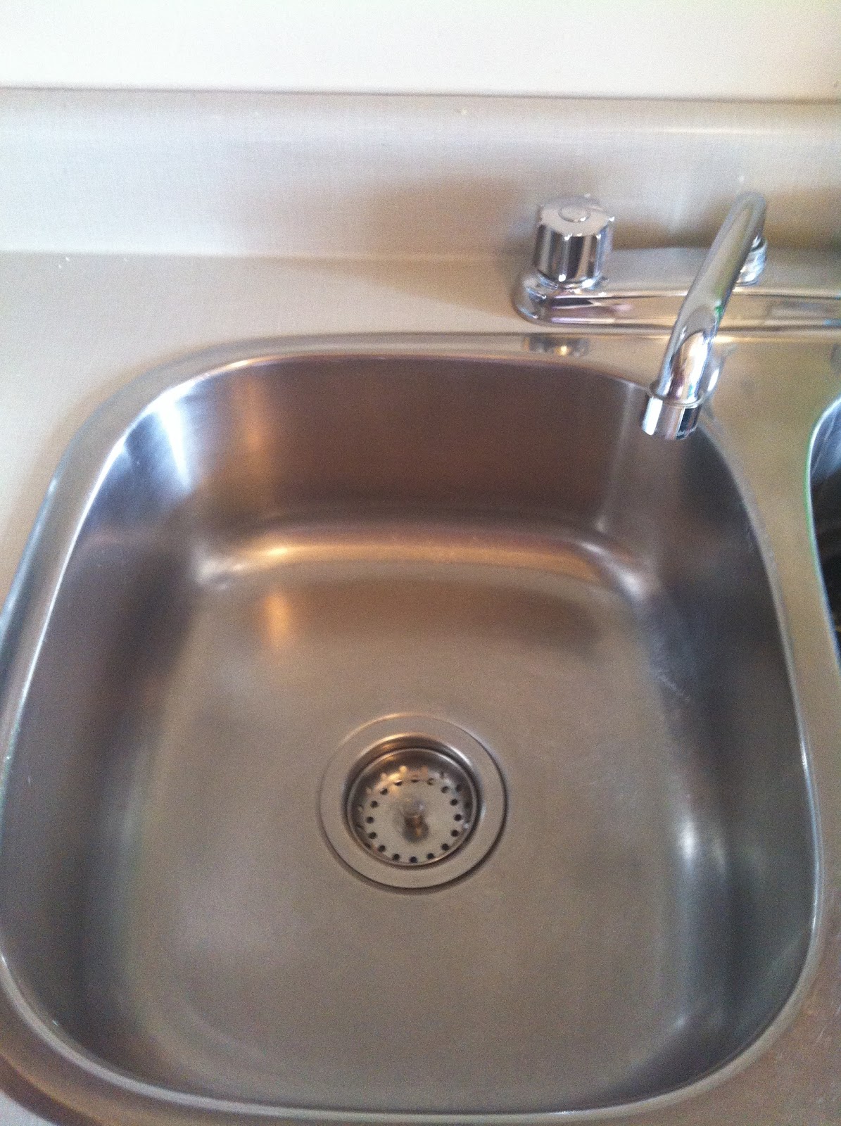 Leslie's Tips For Life How to clean sink stains..(coffee, pop)