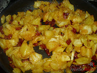 Huevos Rotos con Chorizo-papas y chorizo mezcado