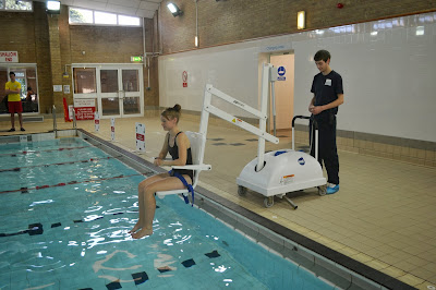 Accessible swimming hoist