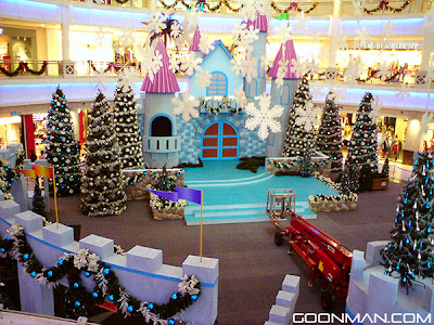 The Curve Shopping Mall Christmas Decoration 2011