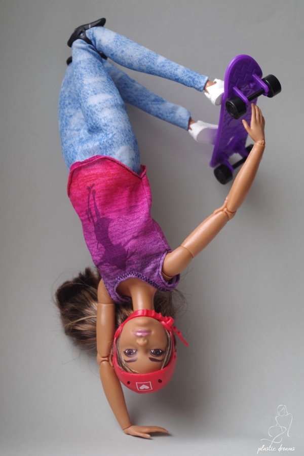 Plastic Dreams :: Barbie et miniatures: Made To Move Barbie Doll