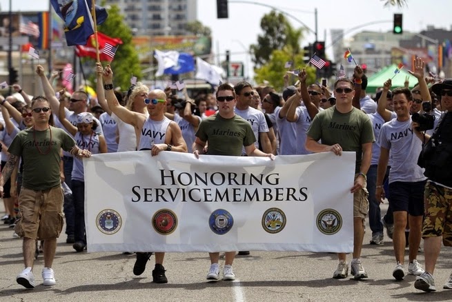 25 Photos Of People Who Will Inspire You - U.S. gay service members rally during a gay pride parade for the first time.