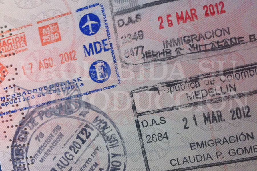 Página de un pasaporte. Foto por Juan Carlos Morales S.