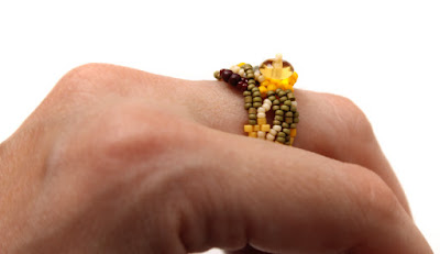 Необычное кольцо из бисера. Эксклюзивное женское кольцо в стиле фриформ