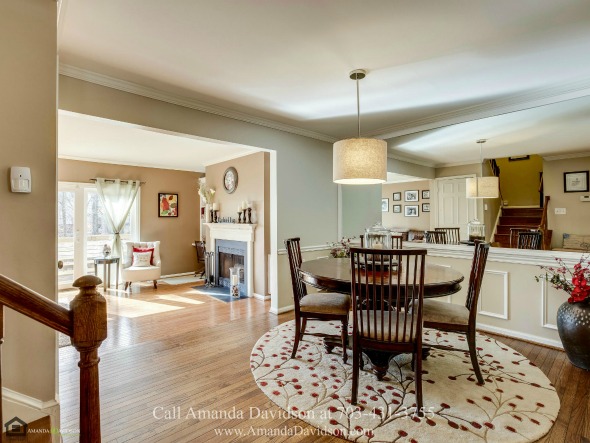 Alexandria VA Townhouses for Sale - The warm and inviting dining space of this Alexandria VA townhouse is a great gathering place when you are entertaining.