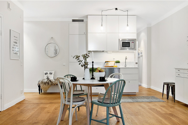 Combinar marrón con turquesa y mostaza