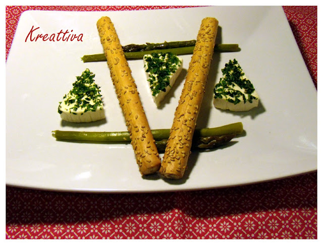 Formaggini aromatizzati con asparagi e bastoncini al sesamo 