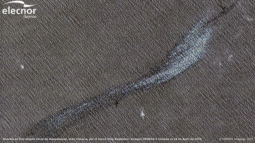 fotos satelite mancha fuel sur gran canaria de barco ruso