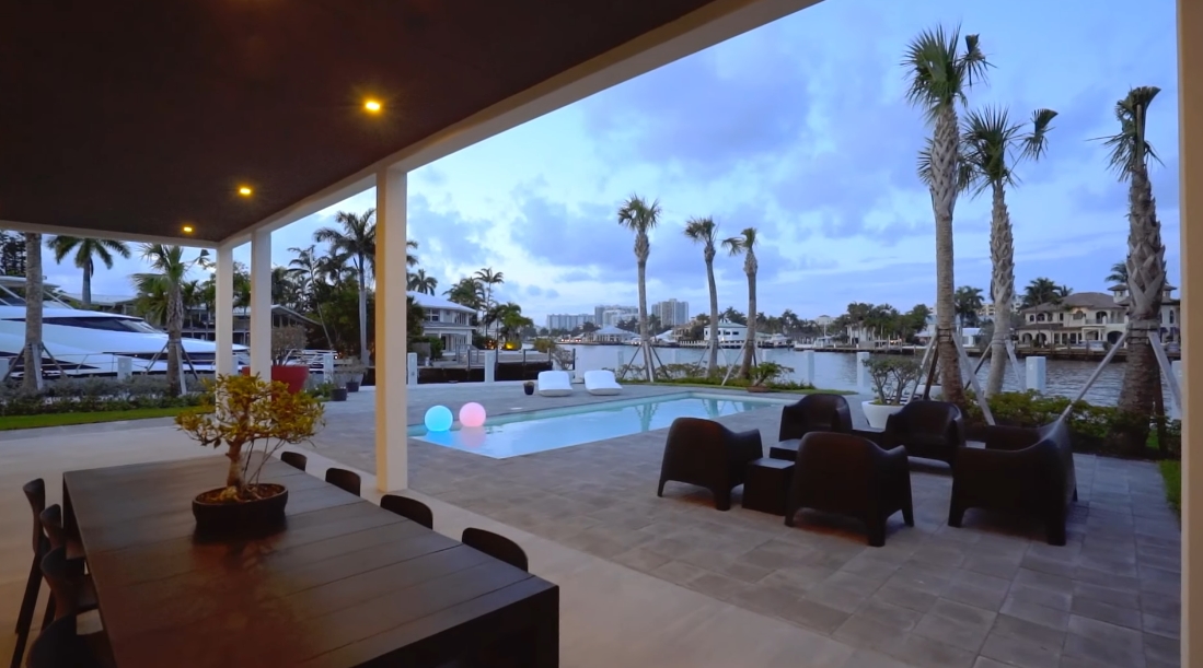 Tour 2900 NE 24th Ct, Fort Lauderdale, FL vs. 39 Interior Design Photos