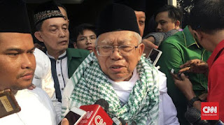 Berita Terhangat Saat Ditanya Wacana Rizieq Shihab, Pengawal Ma’ruf Amin Memukuli Tangan Wartawan Berita Terhangat Saat Ditanya Wacana Rizieq Shihab, Pengawal Ma’ruf Amin Memukuli Tangan Wartawan