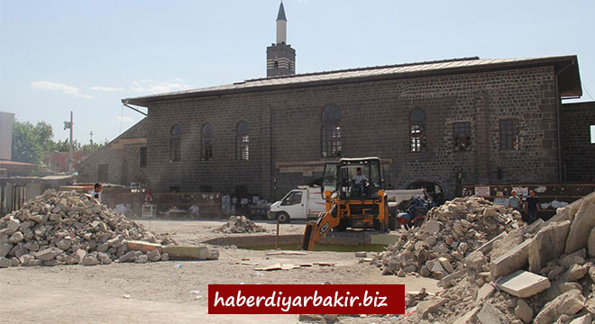 Diyarbakır Ulu Camii’ye çevre düzenlemesi Diyarbakır Ulu Camii’ye çevre düzenlemesi