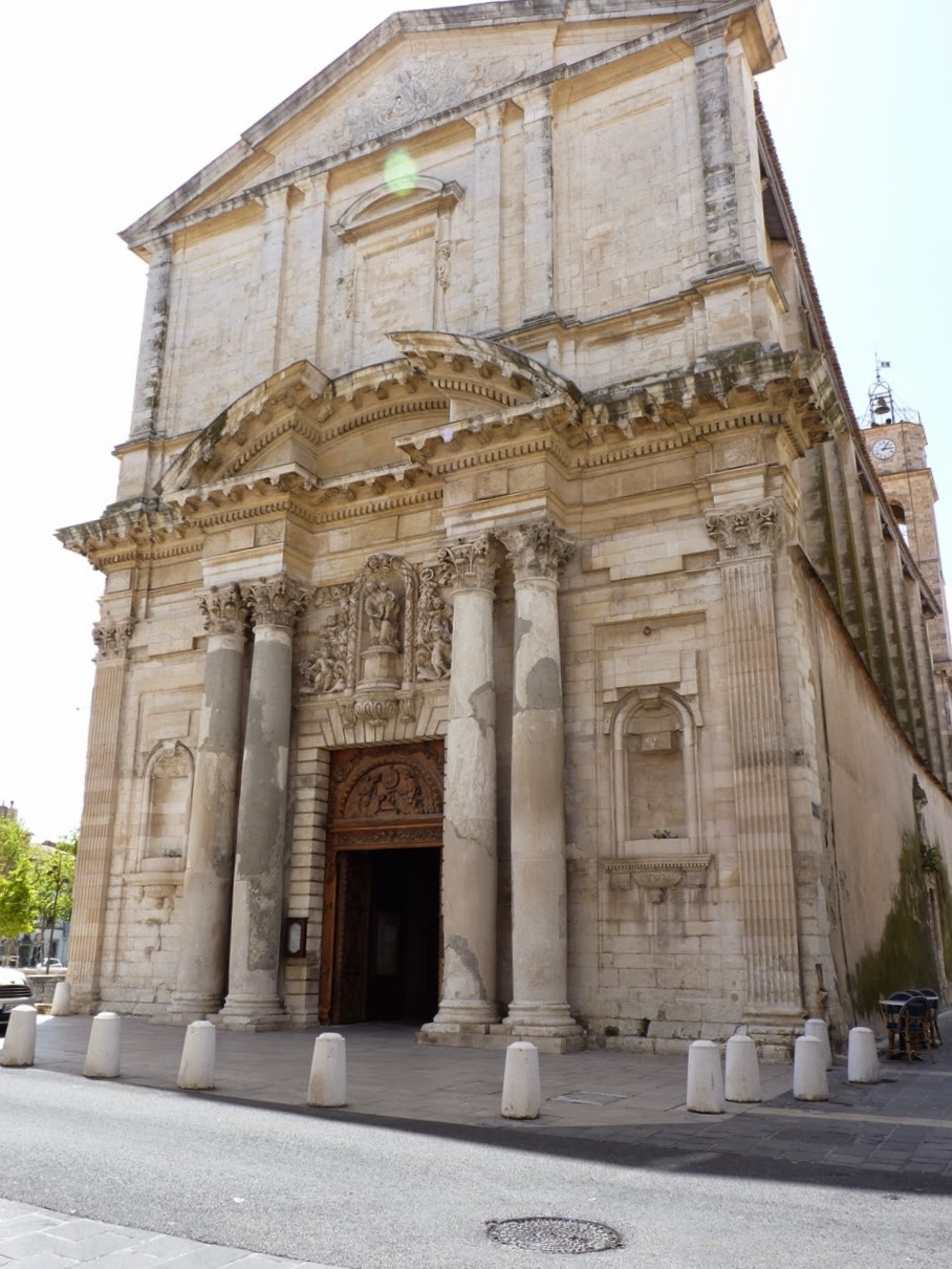 EN PROVENCE ET AILLEURS L'EGLISE STE MADELEINE DE L'ÎLE A MARTIGUES