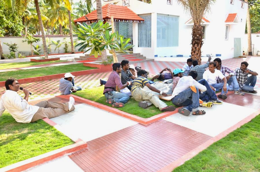 Naaigal Jaakirathai Making Stills!!!
