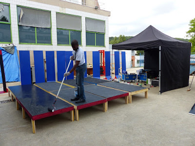 Fabrication de praticables de scène en bois Scène, fabrication de scène, diy, fabrication de praticable, wood stage, scéne en bois, stand out, Agora citoyenne - Forum des associations du 10eme - 10 septembre 2017, Forum associations et vie locale – Paris 10- Signalétique, Forum des associations, paris 10, mairie du 10eme, ismail et julien, ismail konate, julien kozlowski, conception, design, scène, citoyenneté, menuiserie, agence donner des ailes, dda, agence dda, juko access, juko concept, event design, designer d’événement, bureau d’étude et de conception, conception 3D, , scénographie, makeover, space makeover, muséographie, expographie, aménagement, bois, menuiserie, art, art contemporain, scene asd sx 290, dxr 12, dxs 15.