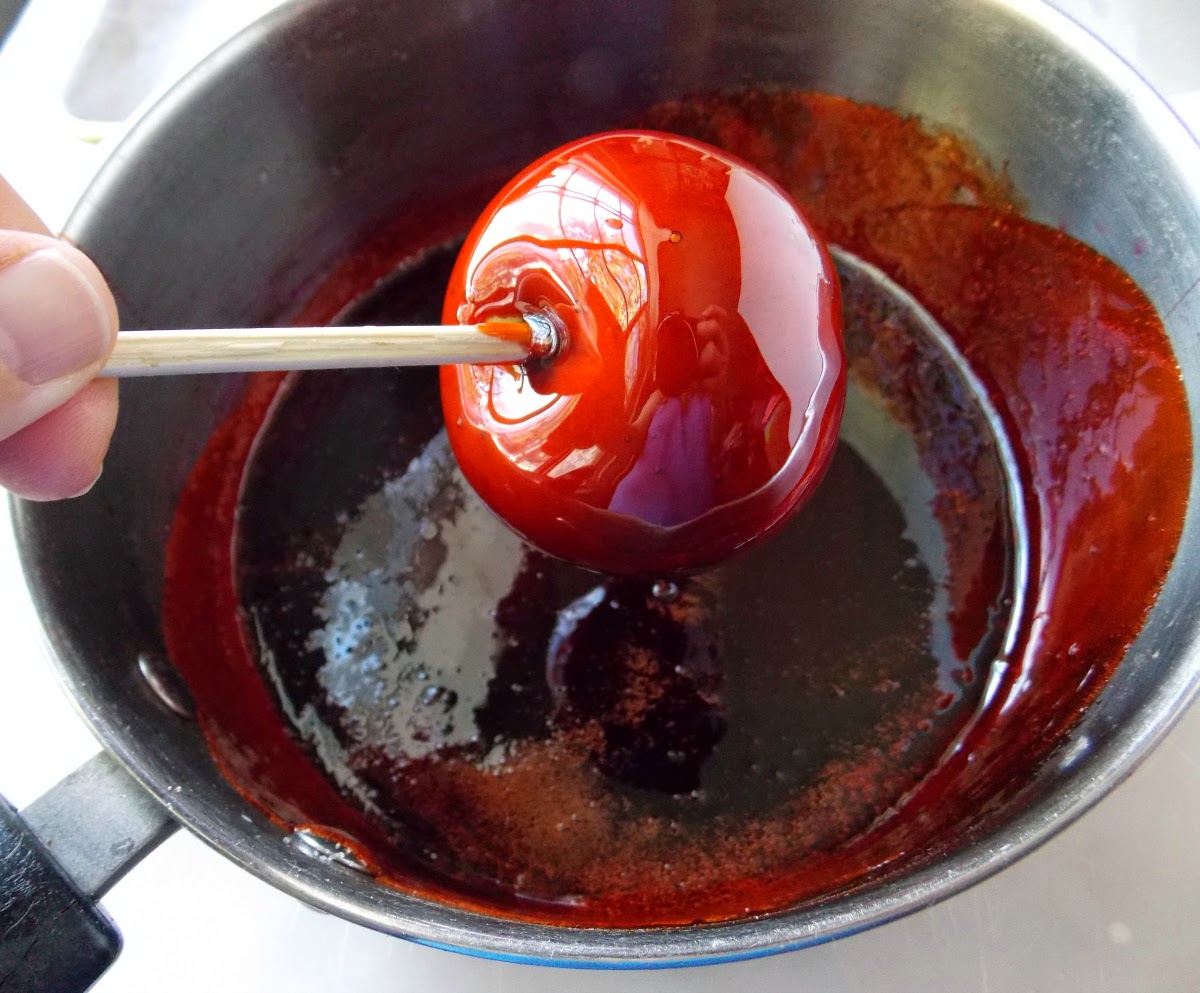 Cleo Coyle How to Make Candy Apples with Honey (No Corn