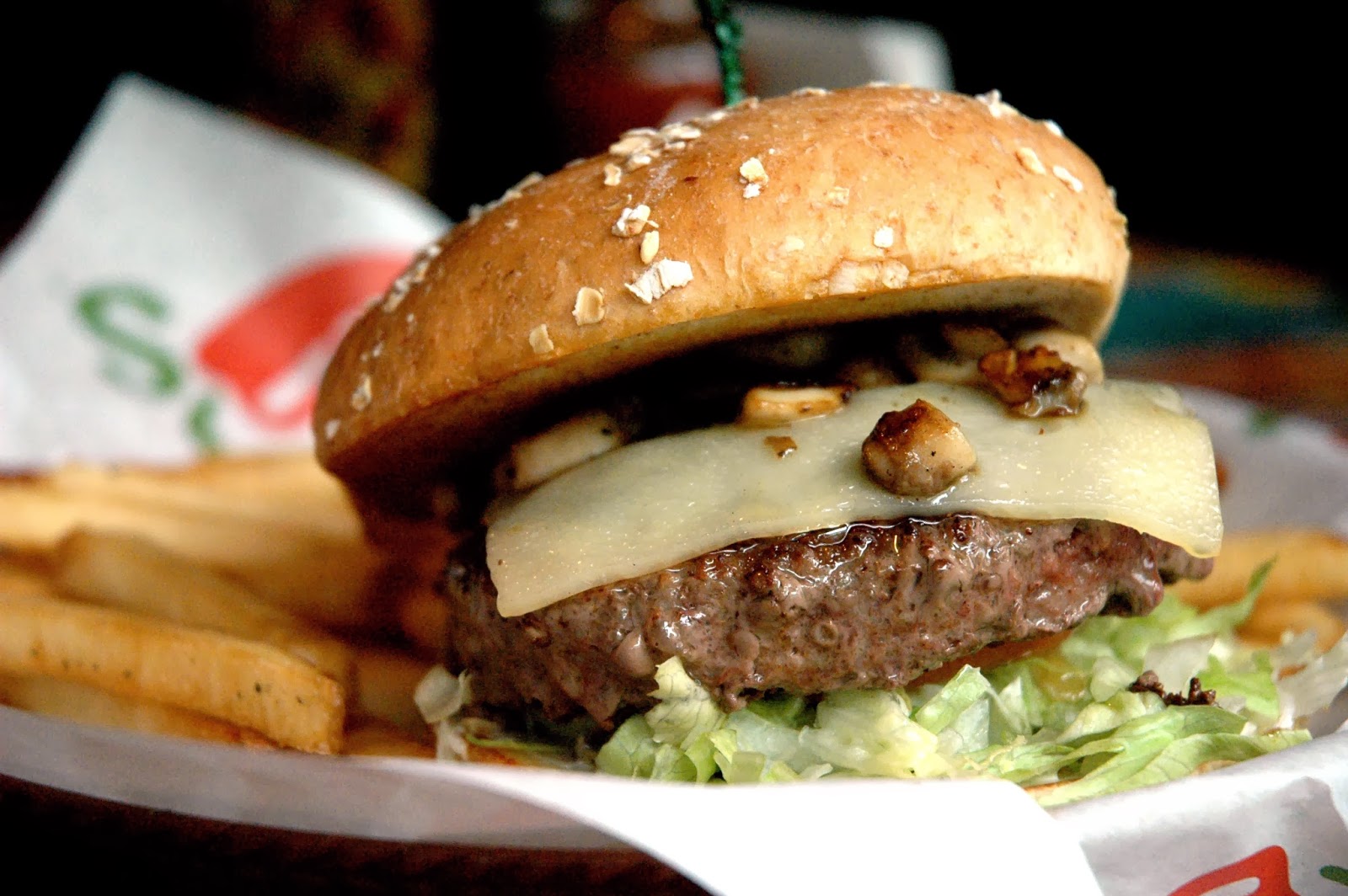 DUDE FOR FOOD A Winning Burger Pair at Chili's