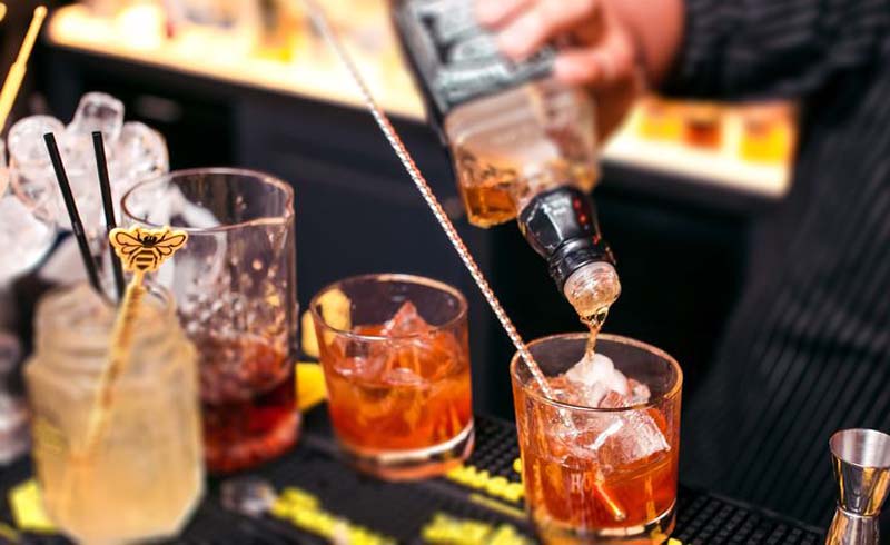 What It's Like to Be a Bartender Who Doesn't Drink Alcohol