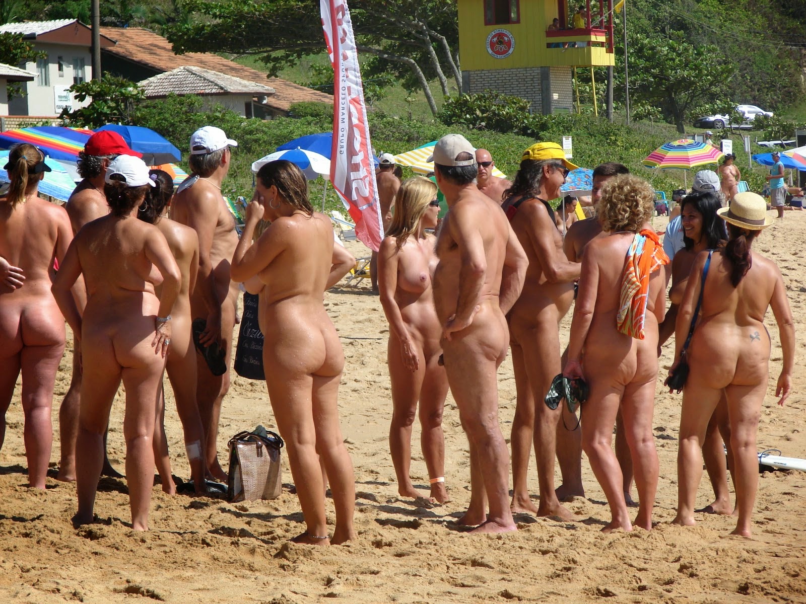 praias de nudismo conheça as praias de nudismo do brasil