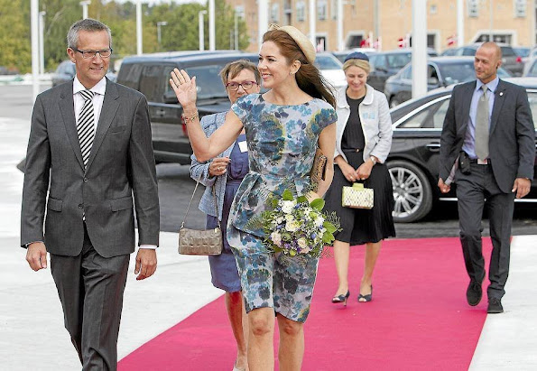 Crown Princess Mary Style SIGNE BEGELUND JENSEN Dress and CARLEND COPENHAGEN Vanessa Bag