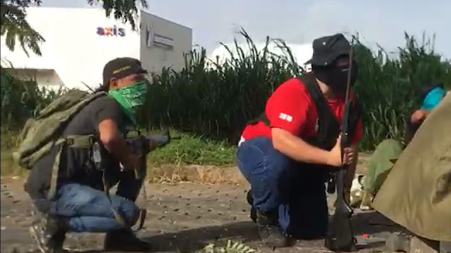 Policías Nacional y Paramilitares Policías Nacional y Paramilitares