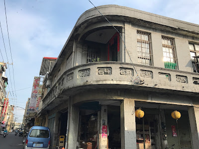 前往東隆宮路上遇見的老式建築