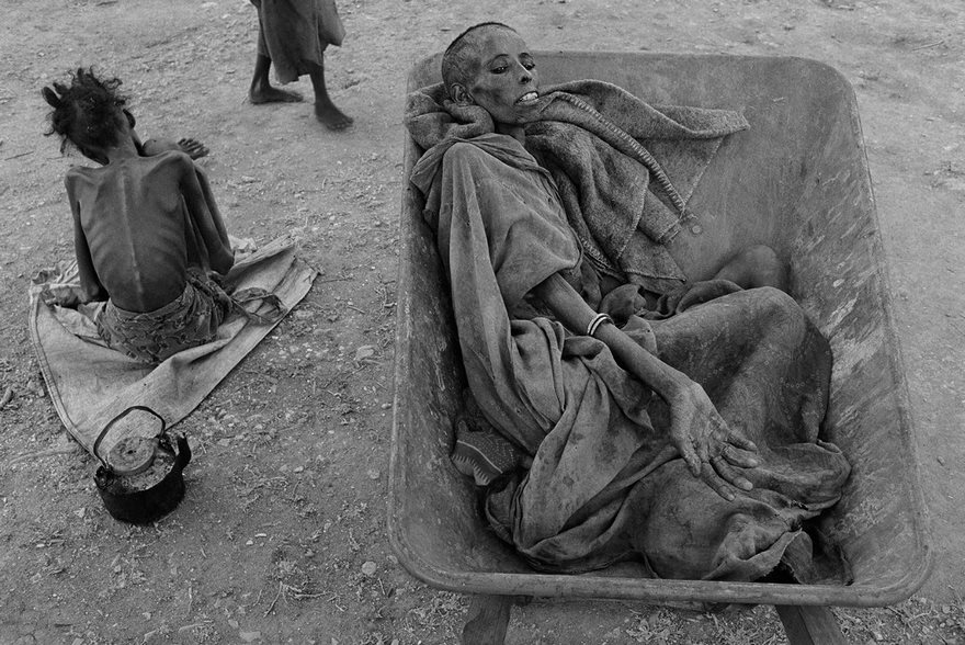 Top 100 Of The Most Influential Photos Of All Time - Famine In Somalia, James Nachtwey, 1992