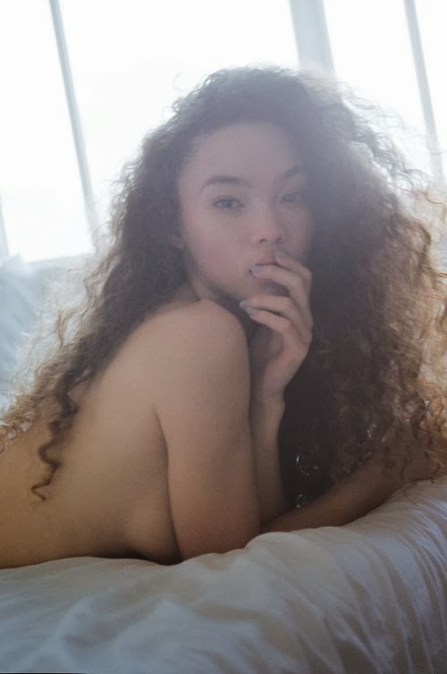 modelo Ashley Moore ensaio fotográfico por Aris Jerome para Nextdoormodel
