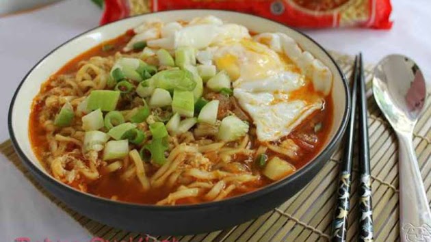 Cara Membuat Mie Ramen Telur Kari Pedas. Enaknya Asli Rasa Indonesia