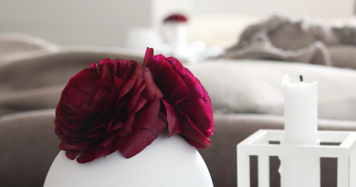 DEKORATION | Bordeauxroter Frühling im Wohnzimmer - HIMMELSSTÜCK