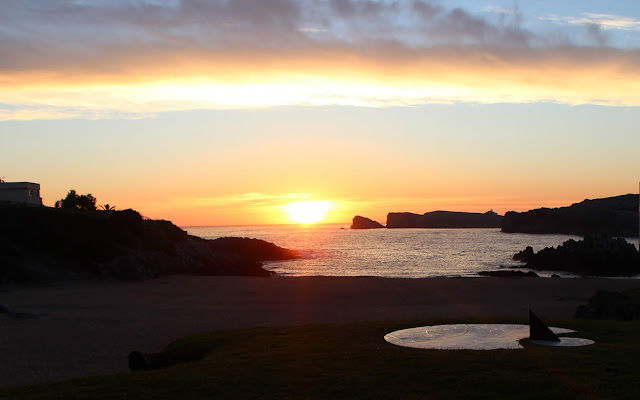 Amanecer en la playa de S. Juan de la Canal en Soto de la Marina. Costa Quebrada