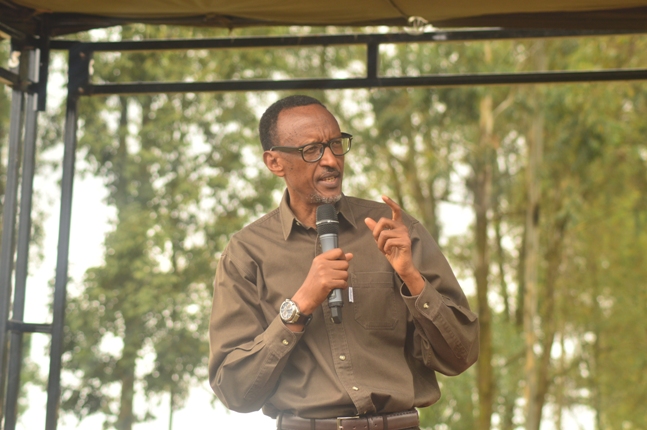 Perezida Kagame yifatanyije n’Abanya Kayonza Perezida Kagame yifatanyije n’Abanya Kayonza