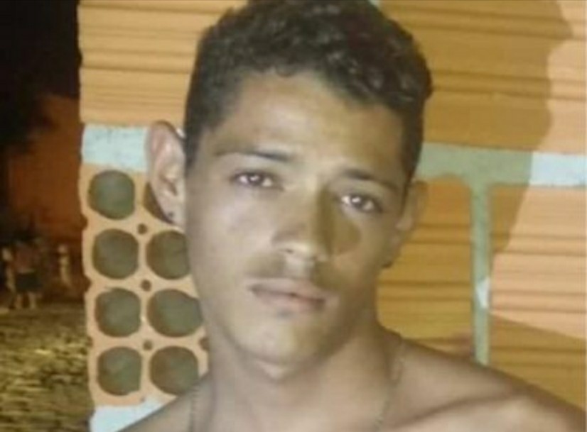 Jovem é assassinado a tiros dentro de casa em Capim Grosso